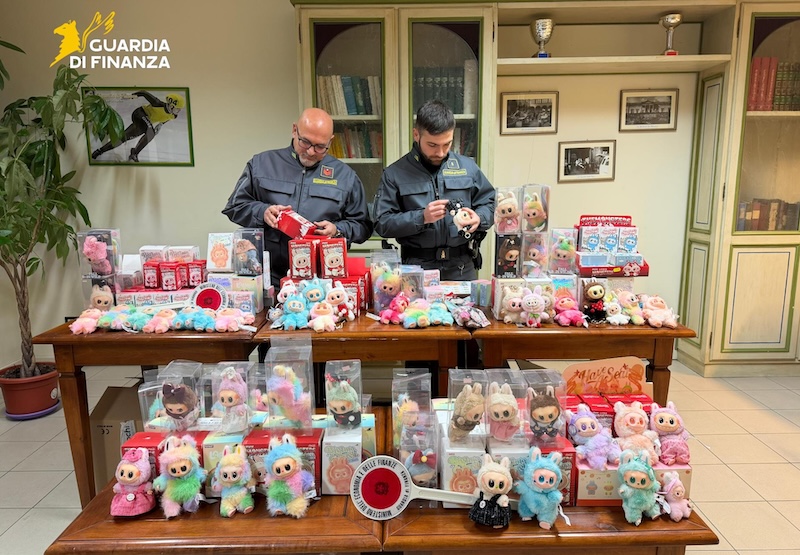 Lucca, 235 Laboratori Falsi Sequestrati dalla Guardia di Finanza