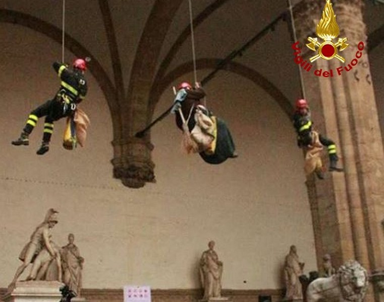Maltempo a Firenze: annullata la calata della Befana