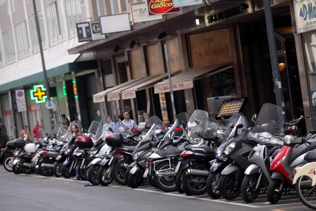 Mercato 2025 delle Due Ruote: Due Velocità in Crescita