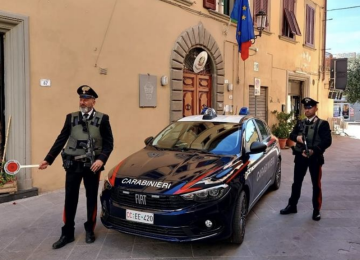 Nonostante il braccialetto elettronico, continua a molestare una donna: arresto a Castelfranco
