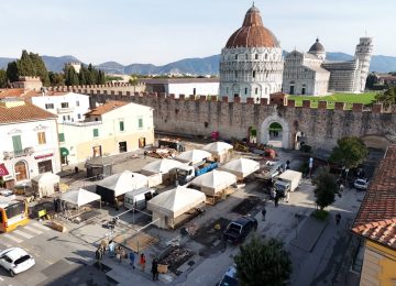 Pisa: approvata la rimozione totale delle vecchie bancarelle in Piazza Manin