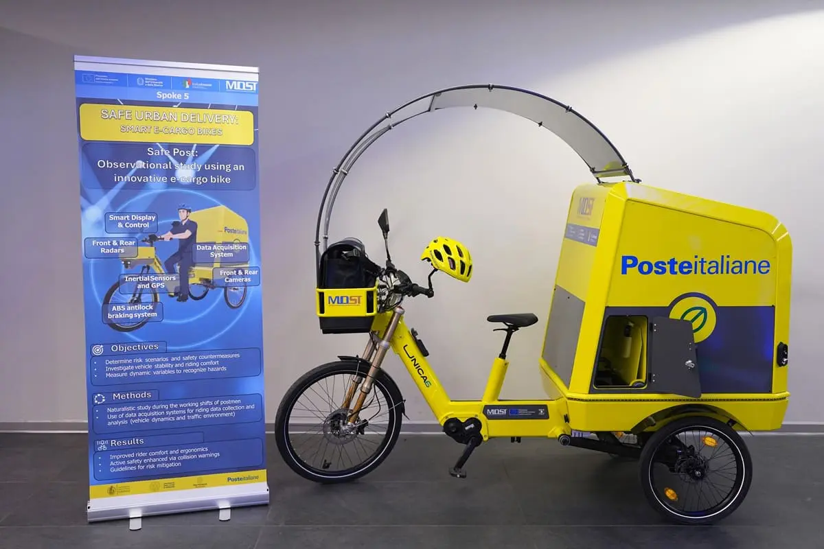 Poste Italiane testa nuovi prototipi di cargo e-bike per la consegna di pacchi nei centri storici