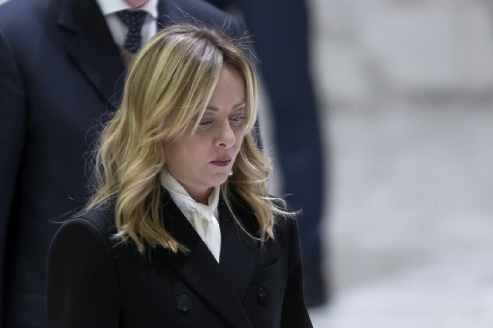 Premier Meloni visita il cimitero di Seoul: "Insieme per libertà e pace" - Agenzia Italpress