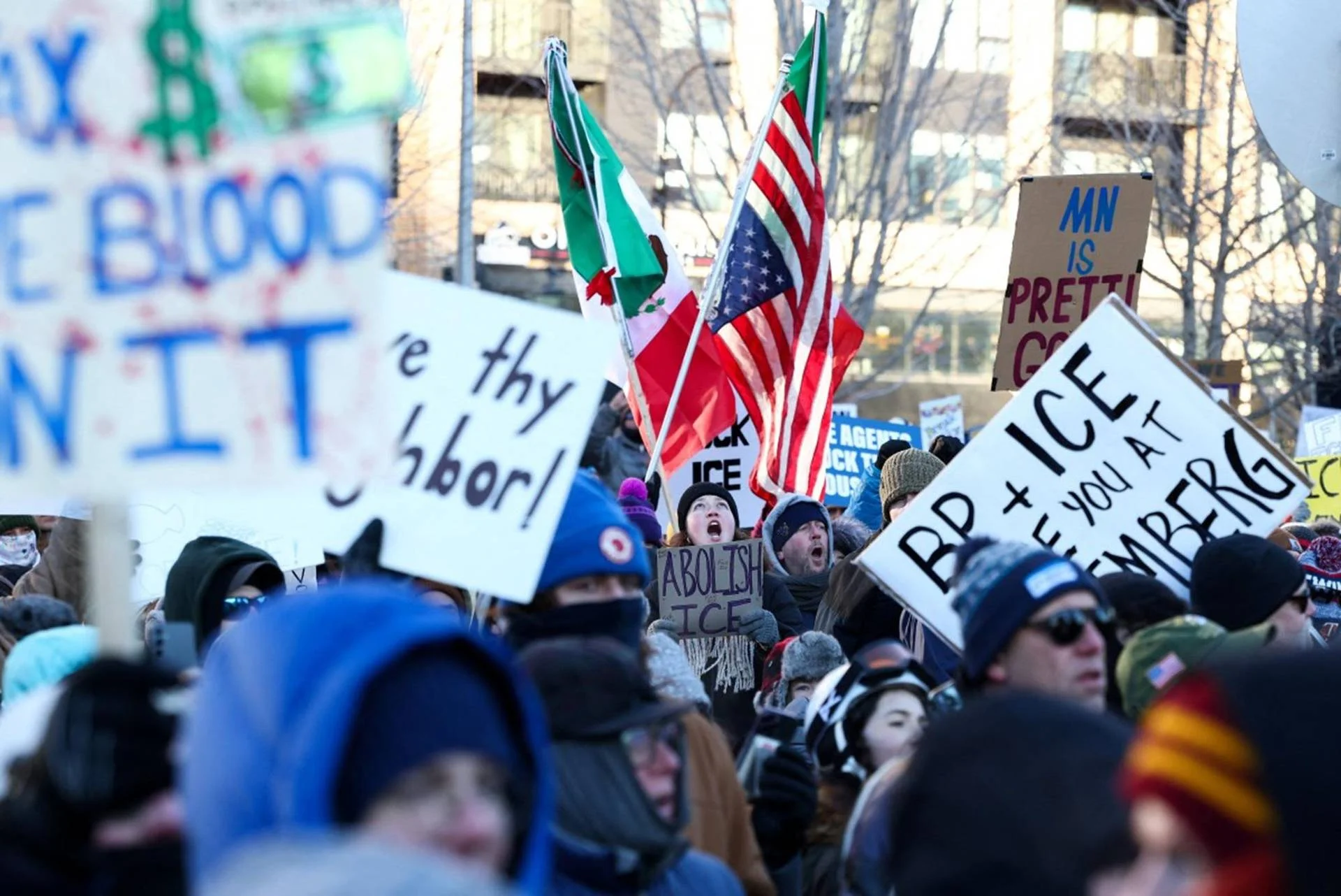 Proteste contro l'ICE: Migliaia in strada a Minneapolis e in tutta l'America