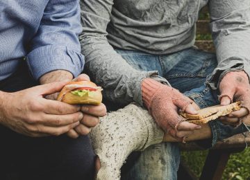 Senzatetto al freddo a Empoli: mancano posti, la denuncia di Rifondazione