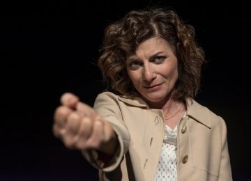 Silvia Frasson porta "Le voci della sera" di Ginzburg in scena teatrale