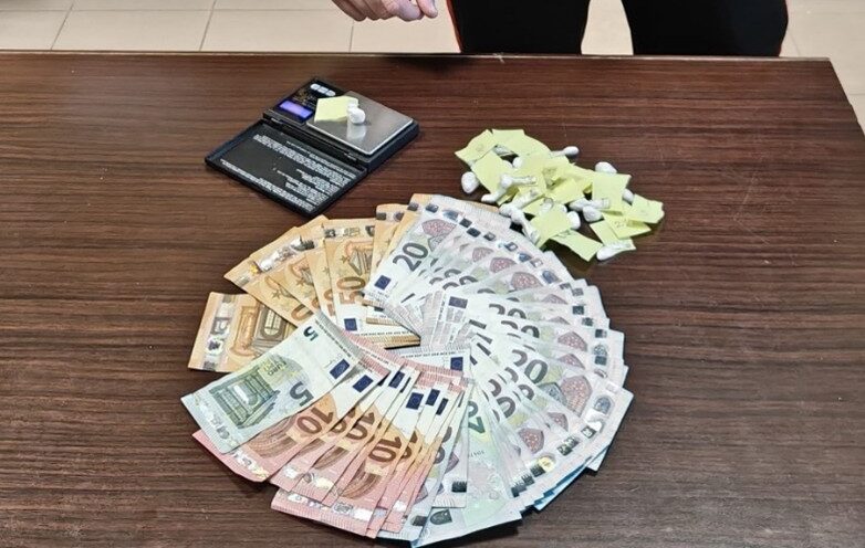Spaccio in centro a Livorno: 26enne cerca di fuggire ma viene arrestato