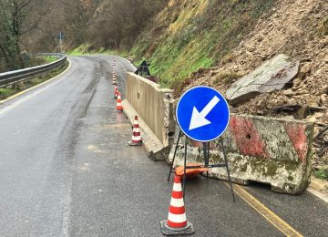 Sure! Here's a rewritten version of the title:

"Due smottamenti tra Vaglia e Borgo San Lorenzo" 

If you'd like a different variation or style, please let me know!