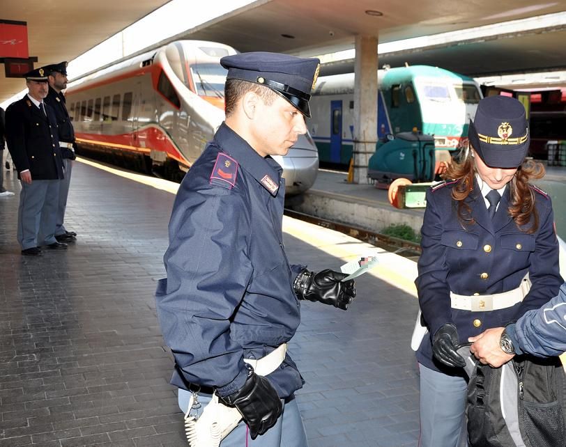 Truffa a un'anziana di 35mila euro: arrestata sul treno per Firenze