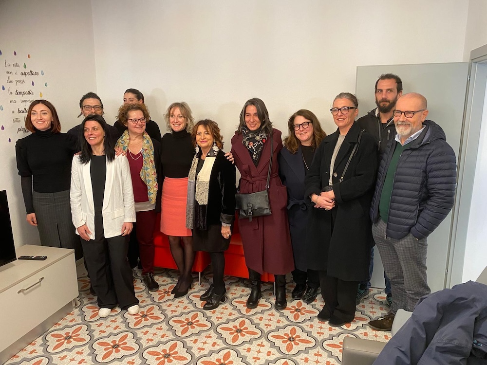 Una casa e un progetto su misura per persone senza fissa dimora: continua "Housing First"
