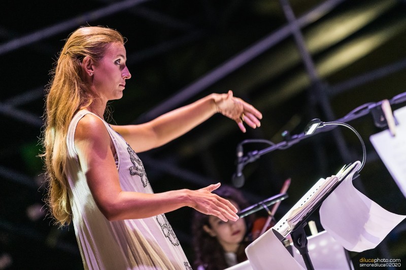 Venezi dirige l'Orchestra da Camera Fiorentina: ovazioni entusiastiche a Pisa