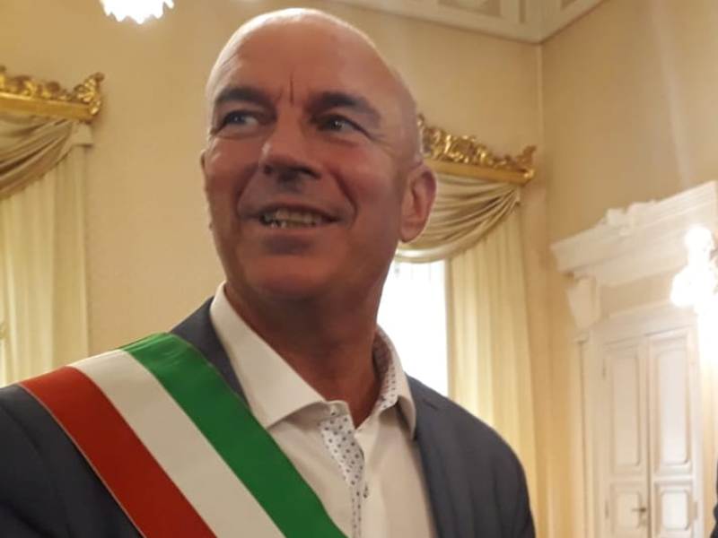 Livorno, Giorno della Memoria: polemica per il post del sindaco Salvetti. Comunità ebraica: "Inopportuno associare la Shoah al conflitto di Gaza"