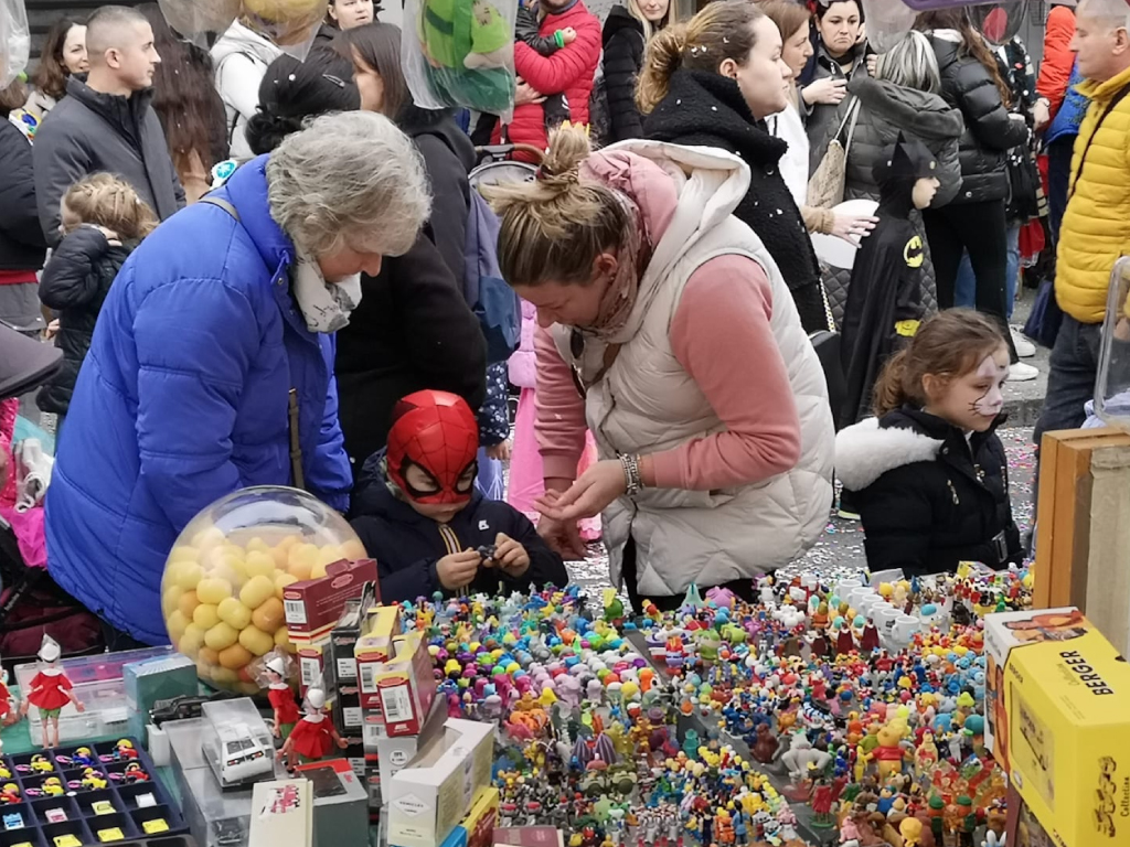 Carnevale e bancarelle: via Marruota riacquista protagonismo a Montecatini Terme