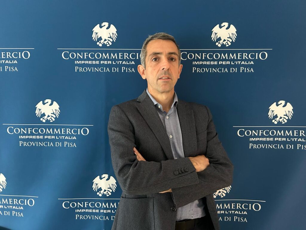 "Contrasto alle Guide Turistiche Abusive: Sicurezza e Decoro in Piazza Duomo" - Le Richieste di Confcommercio al Comune di Pisa