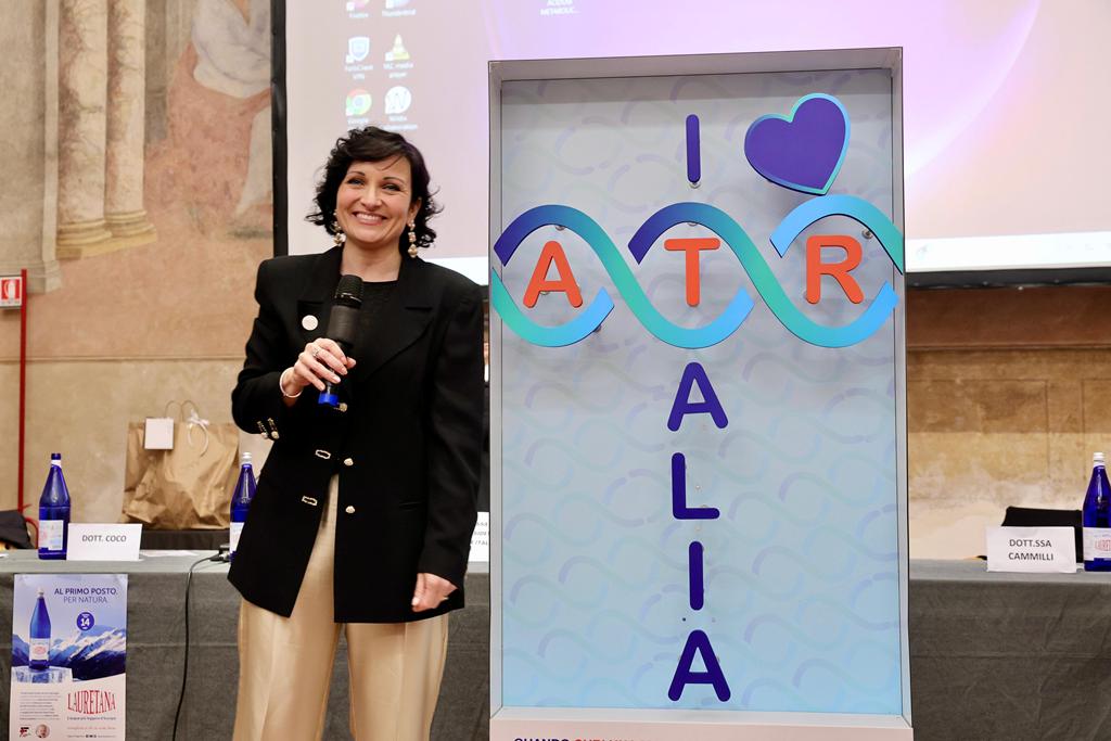 Empoli: Amica delle Malattie Rare, ATR Italia Dona al Comune un'Opera d'Arte Realizzata con Materiali Riciclati