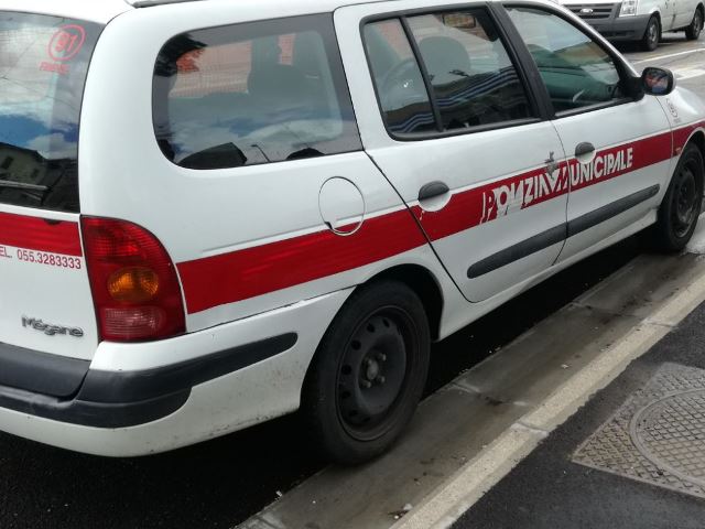 Lavoro in nero, mancanza di igiene e sovraffollamento: problemi per un locale nel centro di Firenze