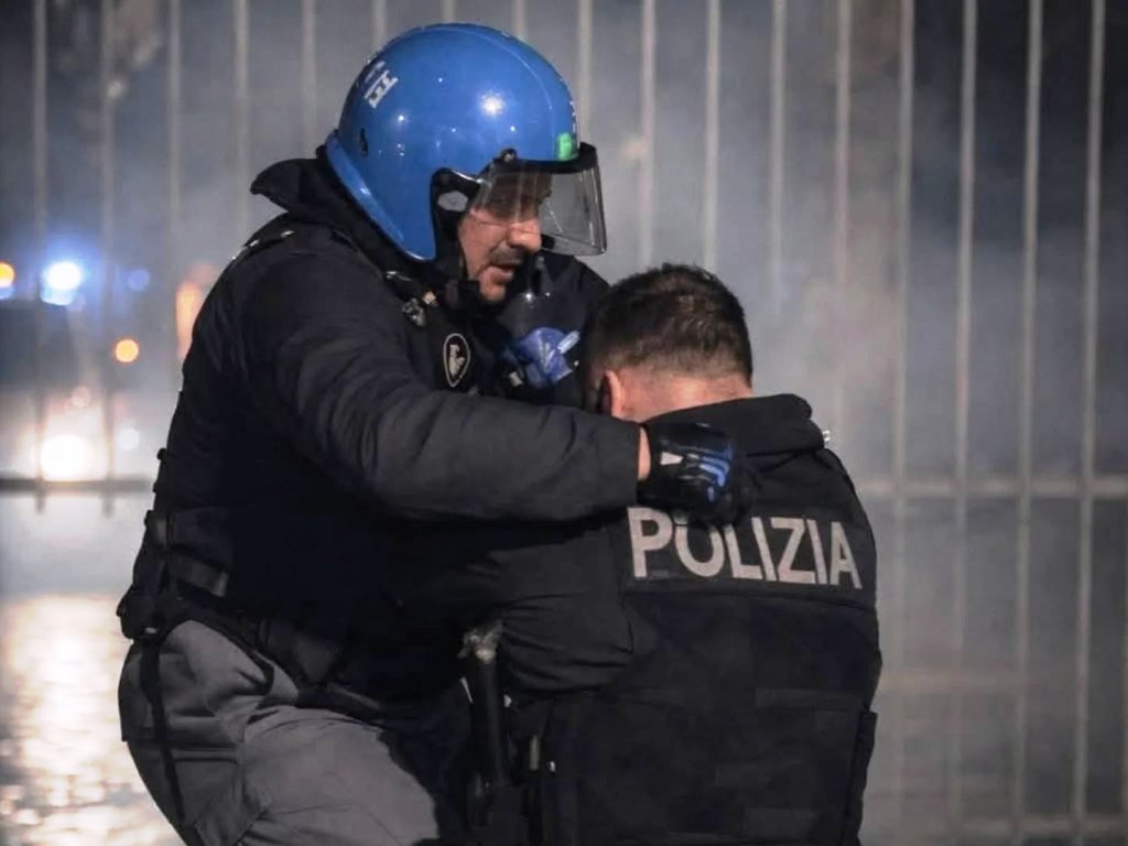 Scontri a Torino: arrestato un grossetano per l'aggressione di un agente. Polemiche in Toscana