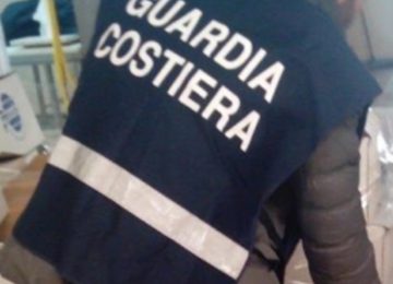rewrite this title Livorno, sequestrate oltre 20 tonnellate di pescein Italian