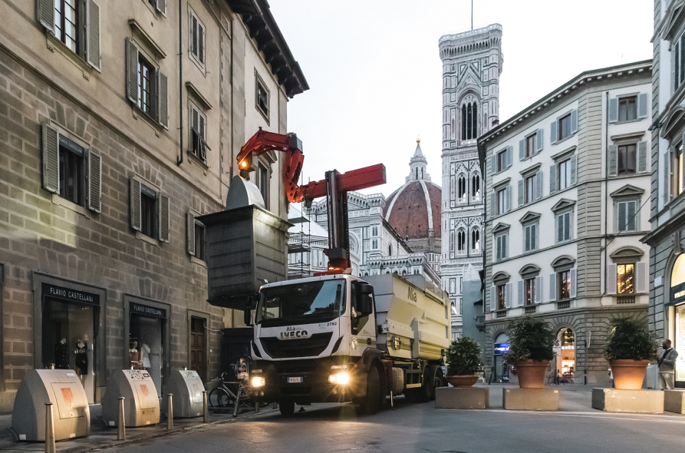 rewrite this title Pulizia urbana, nei territori Plures Alia cittadini più soddisfattiin Italian