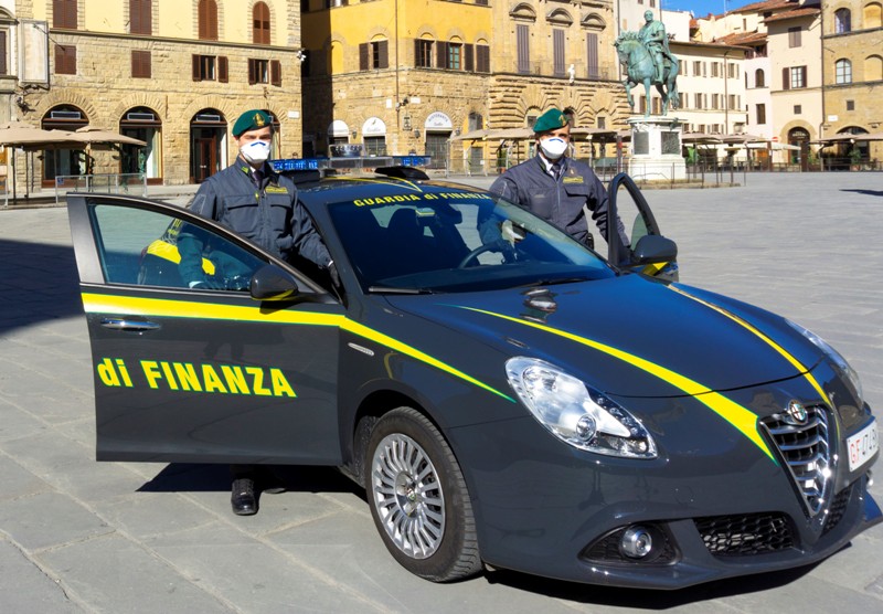 rewrite this title Vicino al clan dei Casalesi, sequestri anche in Toscana per un 62ennein Italian