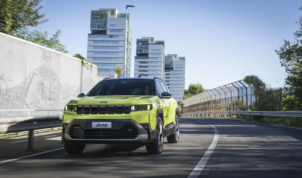 Jeep Compass: Debutta in Italia tra Ibrido ed Elettrico