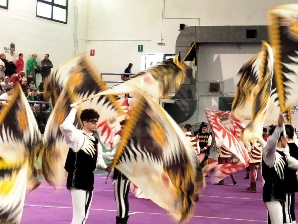 A Cerreto Guidi si svolge la XV edizione del Torneo indoor di Musici e Sbandieratori