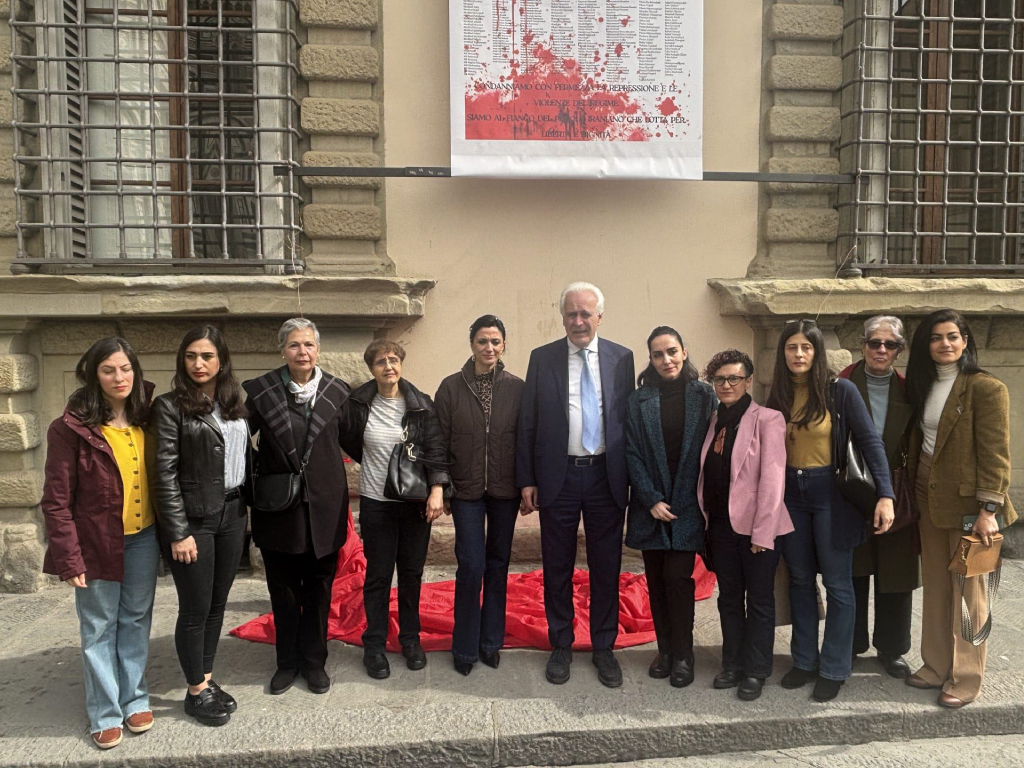 A Firenze il "Striscione della Libertà" per le donne iraniane