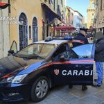 Ai domiciliari ma sorpreso fuori casa: denunciato un 42enne a Cecina