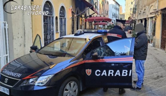 Ai domiciliari ma sorpreso fuori casa: denunciato un 42enne a Cecina