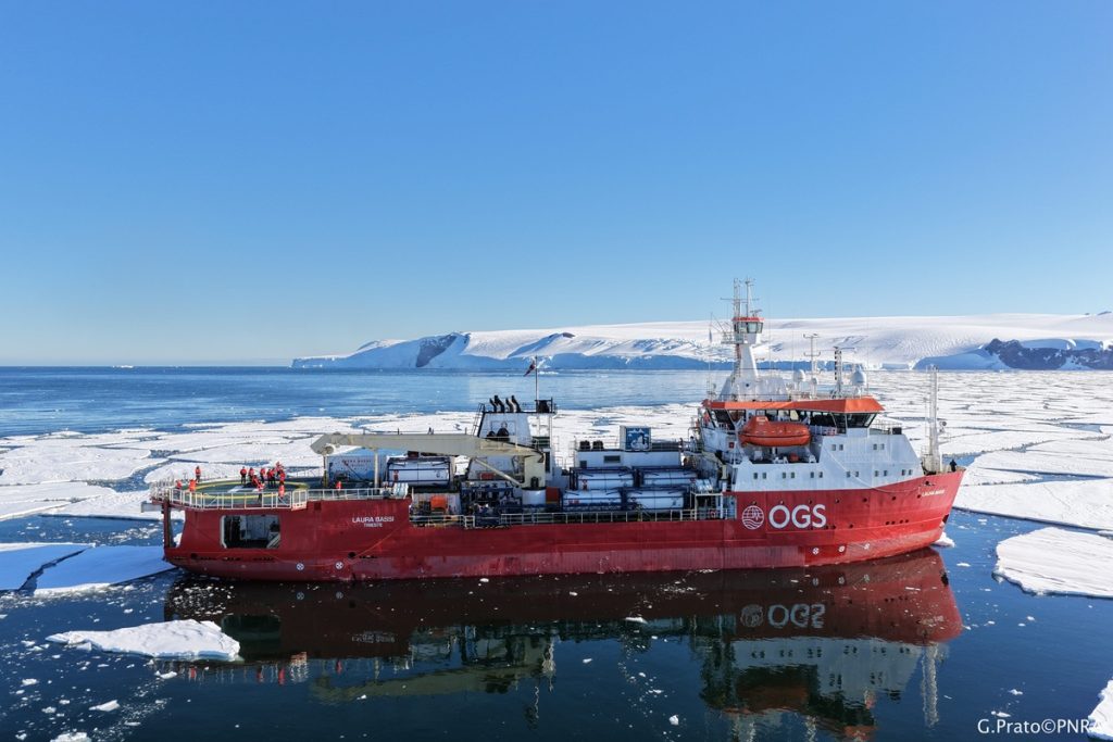 Antartide: La nave "Laura Bassi" completa la campagna di ricerca estiva