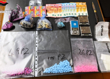Arrestato 34enne a Pisa per droga in auto: sequestrati LSD, ecstasy e ketamina