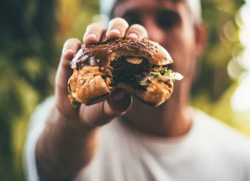 Chi desidera avere un figlio dovrebbe evitare questi cibi: lo studio e la lista.