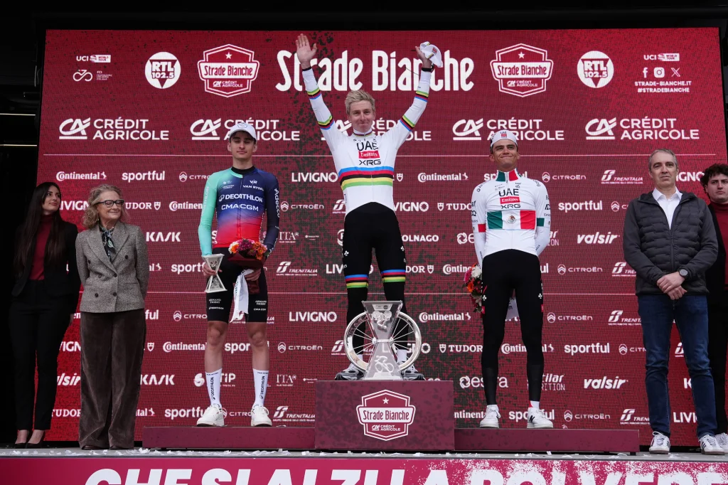 Ciclismo: Pogacar trionfa alle Strade Bianche