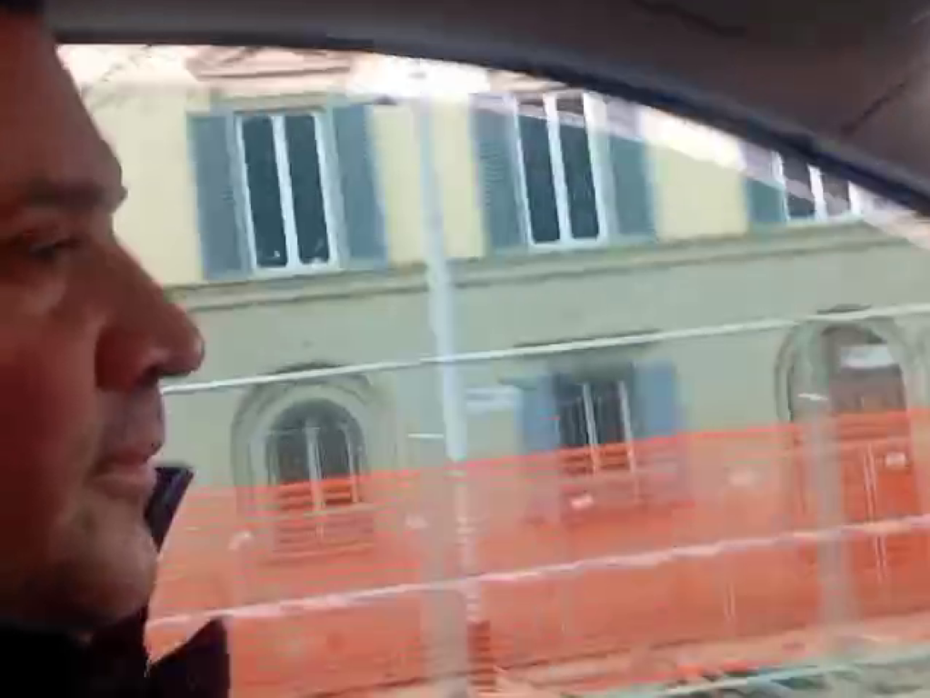 Consigliere fiorentino sorpreso ad ascoltare 'Giovinezza'