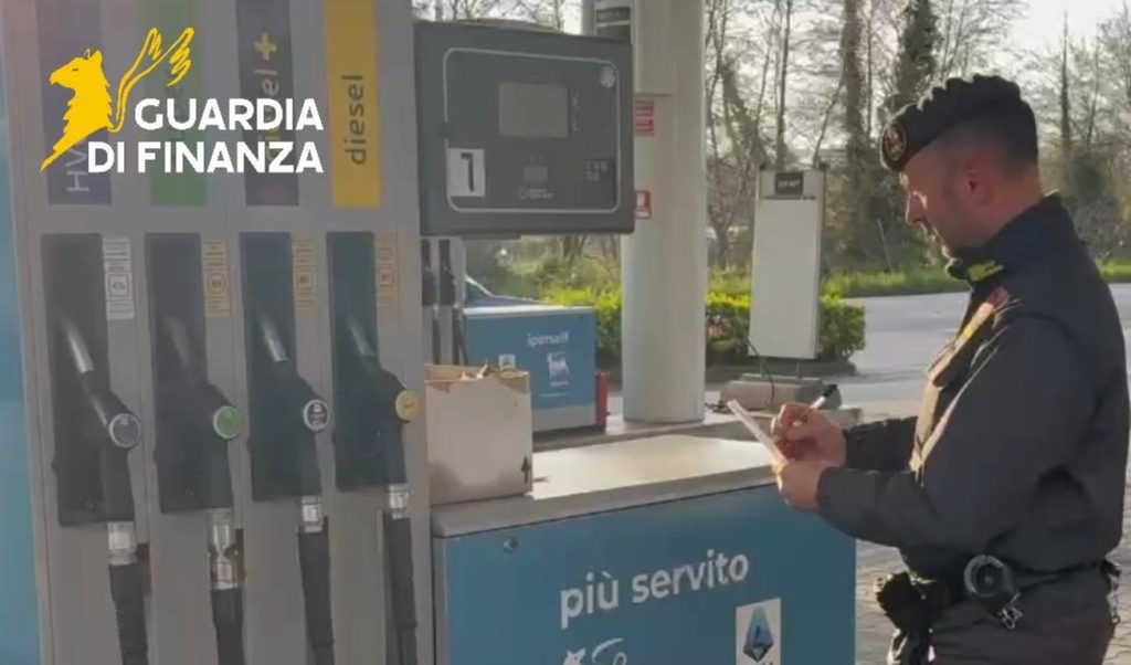 Caro carburanti: la GdF intensifica i controlli contro le speculazioni nel Lucchese