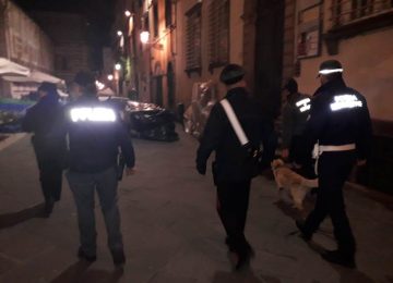 Controlli serali a Lucca: identificate 128 persone tra stazione e centro