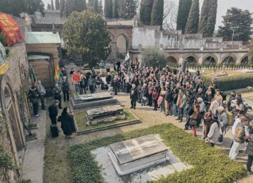 Duecento persone a Firenze per onorare e commemorare Lorenzo Orsetti