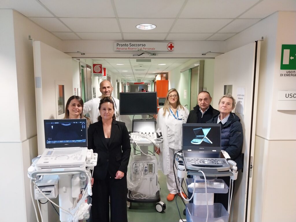 Ecco un riscrittura del titolo: "Regalato un nuovo ecografo all'ospedale San Jacopo di Pistoia".