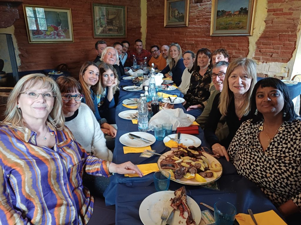 Ex studenti e professori del Liceo Falchi di Montopoli si riuniscono a tavola