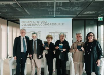 Firenze festeggia i 130 anni della nascita del MICE: dalle origini del turismo congressuale al futuro dell'industria degli eventi.