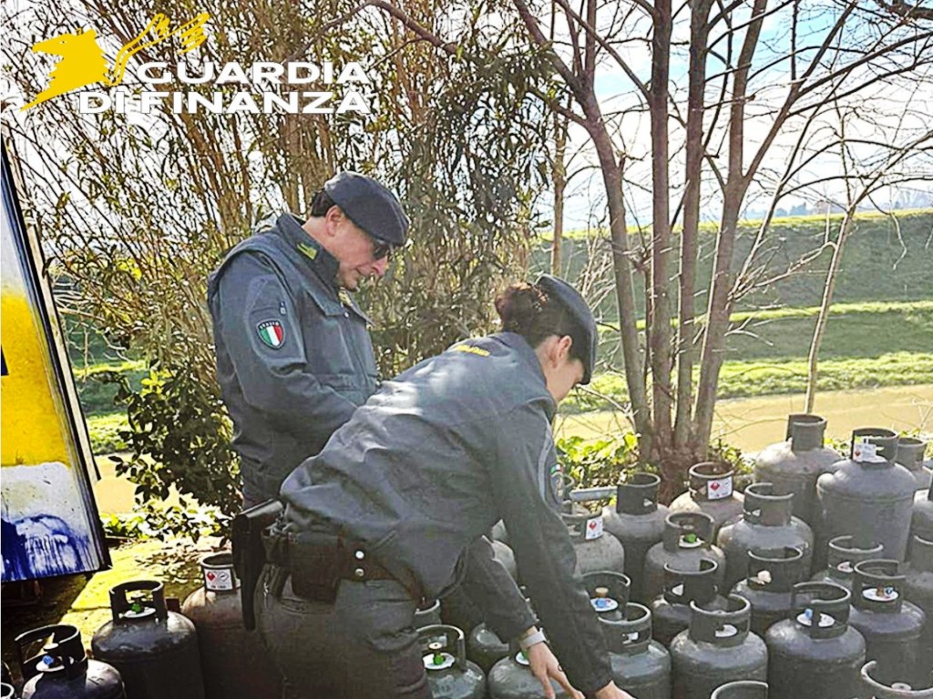Gpl stoccato irregolarmente nel Pisano: sequestrate 127 bombole e due denunce