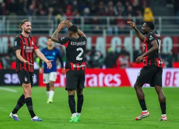 Il Milan conquista il derby con un 1-0 e si avvicina a -7 dall'Inter, secondo Italpress.