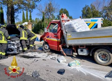 Incidente a Pomarance: scontro frontale tra auto e furgone, interviene l'elisoccorso