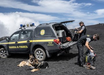 La Guardia di Finanza incontra bambini e famiglie in Piazza Celli a Montecatini
