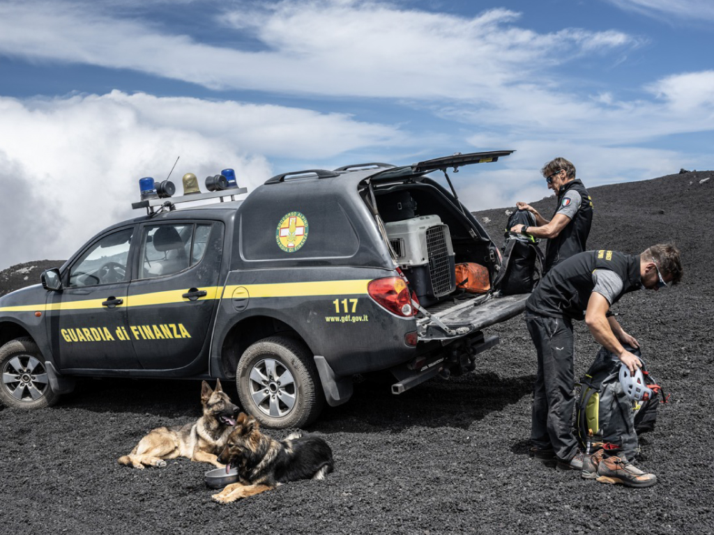 La Guardia di Finanza incontra bambini e famiglie in Piazza Celli a Montecatini