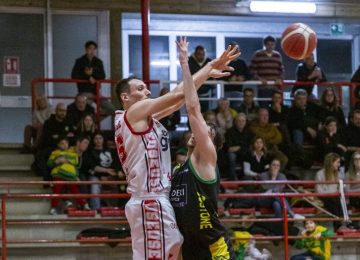 La Spezia ribalta l'Use Computer Gross: decisivo un canestro da metà campo