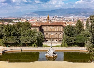 Lavoratrici dei musei in protesta davanti al Giardino di Boboli