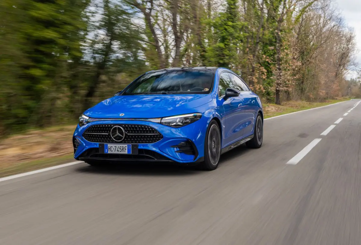Nuova Mercedes-Benz CLA Hybrid: quando il diesel cede il passo.