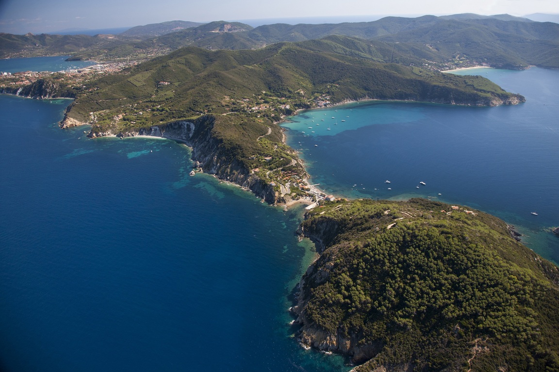 Nuovi Voli Small Fly per l'Isola d'Elba: Collegamenti Estivi da Roma, Firenze, Pisa e Milano