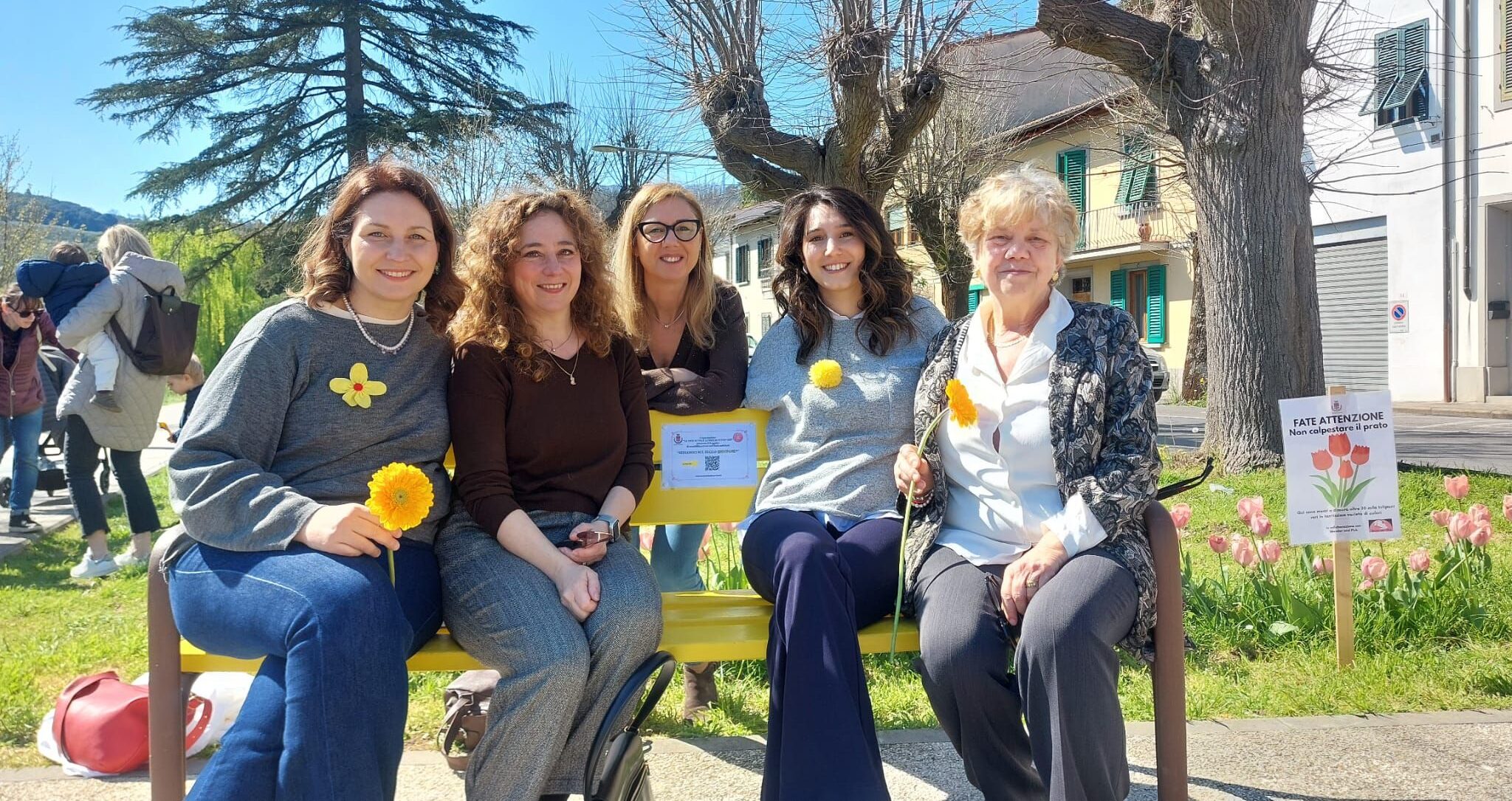 Una panchina gialla per l'endometriosi a Pontassieve